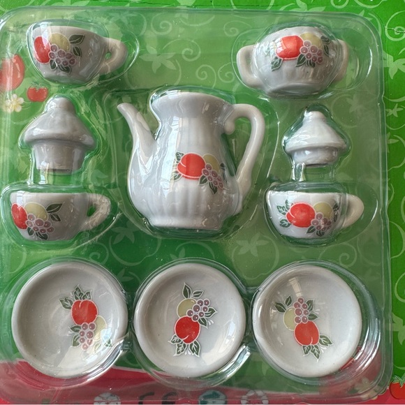 Vintage Child’s Porcelain Tea Set Fruit Design Brand New - Picture 2 of 5